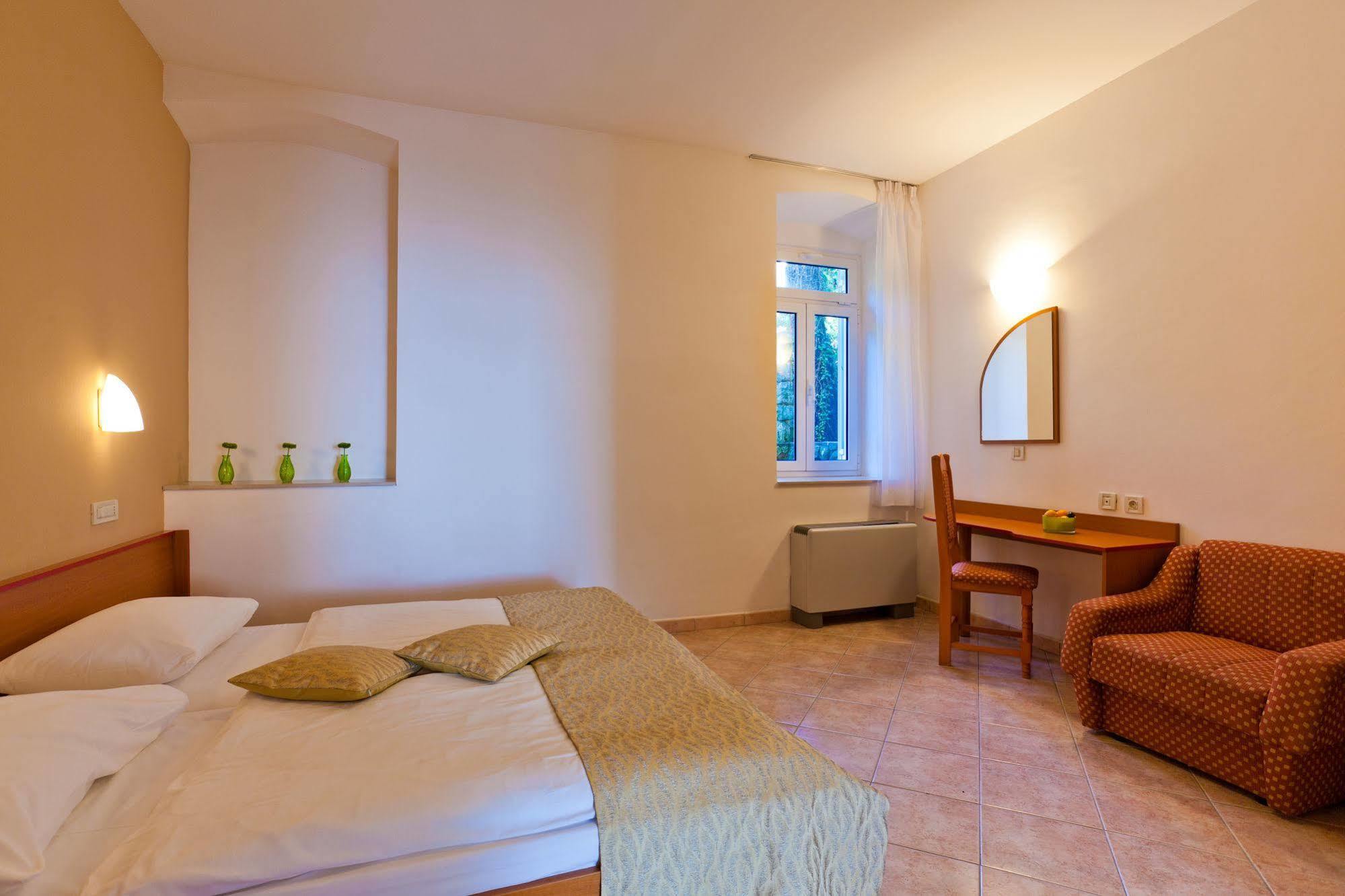 Villa Tamaris - Hotel Resort Drazica Krk Town Εξωτερικό φωτογραφία